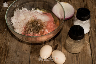 桑巴风情牛肉汉堡—九阳知食的做法步骤：2