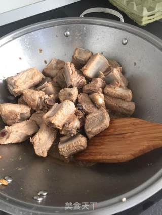 炖排骨的做法步骤：3