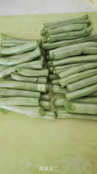 腊肠干煸四季豆的做法步骤：2