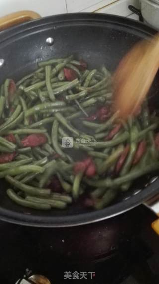腊肠干煸四季豆的做法步骤：8