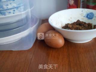 鸡蛋酱油炒饭的做法步骤：2