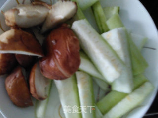 三菇牛肉汤的做法步骤：3