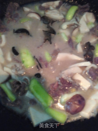 三菇牛肉汤的做法步骤：7