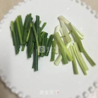 葱油拌面的做法步骤：1