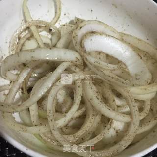 炸洋葱圈的做法步骤：1