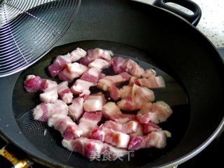 锅蒸红烧肉的做法步骤：2
