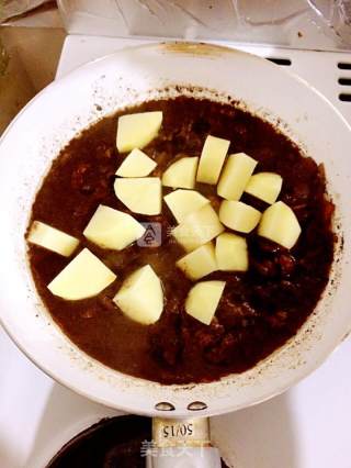羊肉炖土豆的做法步骤：1