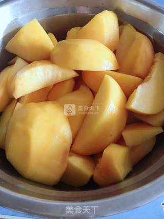 黄桃罐头的做法步骤：2