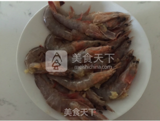 简单蒸一蒸 - 蒜蓉开背虾的做法步骤：3