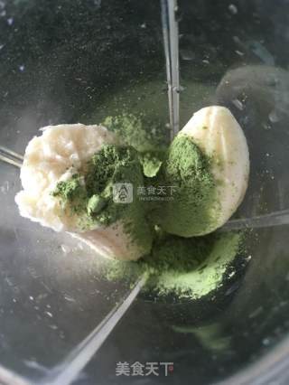 青汁香蕉奶昔的做法步骤：2