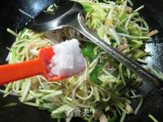 尖椒猪肉韭菜芽炒面的做法步骤：6