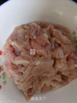 黄瓜炒肉的做法步骤：1