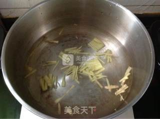 红糖姜水的做法步骤：3