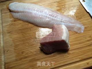 手打鱼丸的做法步骤：1