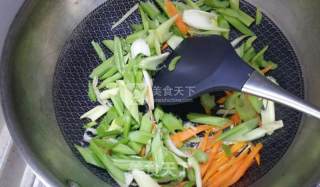 熏干芹菜的做法步骤：5