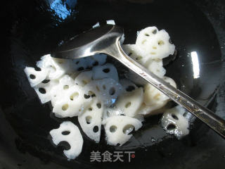 香干韭菜芽炒莲藕的做法步骤：2