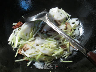 香干韭菜芽炒莲藕的做法步骤：4