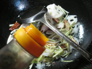 香干韭菜芽炒莲藕的做法步骤：5