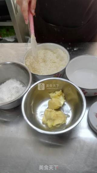 蛋黄酥的做法步骤：1