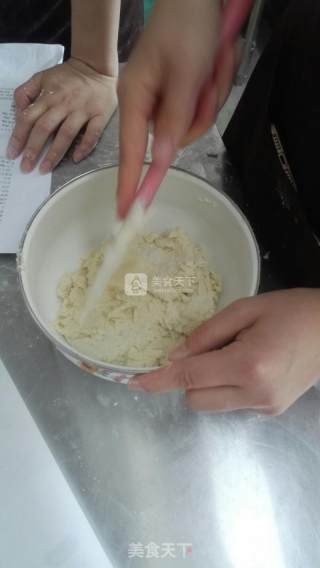 蛋黄酥的做法步骤：2
