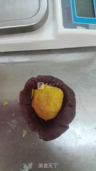 蛋黄酥的做法步骤：6