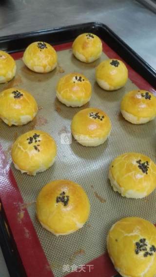 蛋黄酥的做法步骤：10