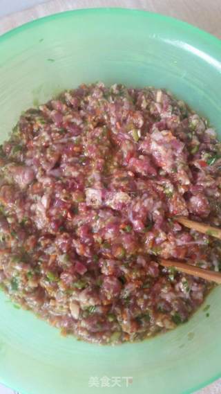 羊肉水饺的做法步骤：1