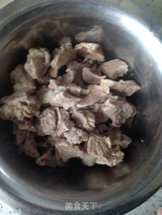 胡萝卜炖牛肉的做法步骤：1