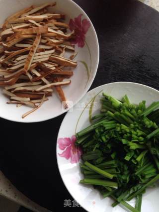 豆芽韭菜炒香干的做法步骤：1