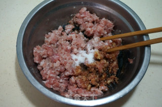 猪肉芹菜锅贴的做法步骤：5