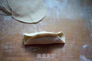 猪肉芹菜锅贴的做法步骤：15
