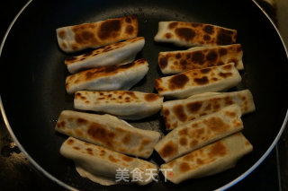 猪肉芹菜锅贴的做法步骤：18
