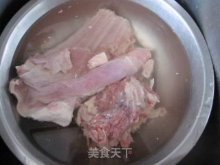 左邻优社西餐食谱：红酒椒香烤羊排的做法步骤：2