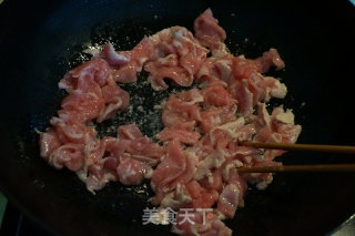 肉片炒南瓜藤的做法步骤：8