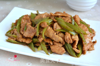 肉片炒南瓜藤的做法步骤：12