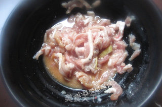 鱼香肉丝的做法步骤：1