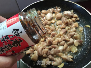 菇爆鸡丁的做法步骤：5