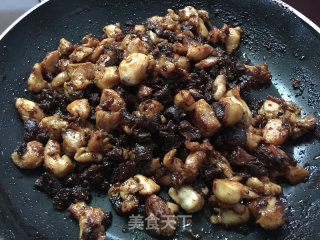 菇爆鸡丁的做法步骤：6