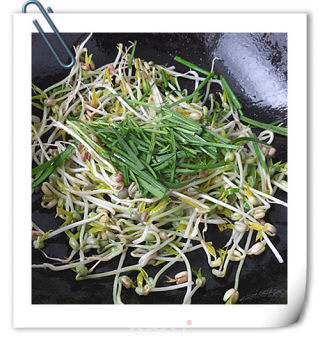 绿豆芽炒韭菜（自己发绿豆芽）的做法步骤：10