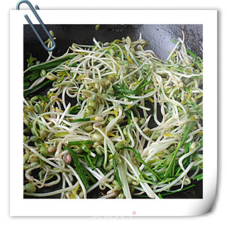 绿豆芽炒韭菜（自己发绿豆芽）的做法步骤：11