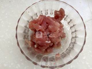尖椒白萝卜炒肉丝的做法步骤：2