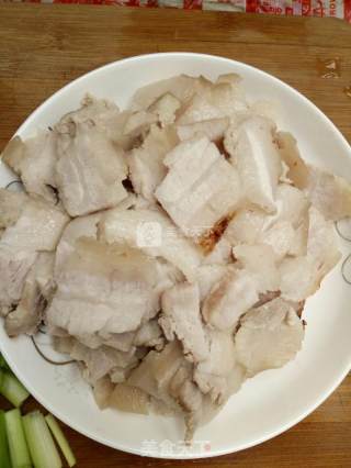 回锅肉的做法步骤：1