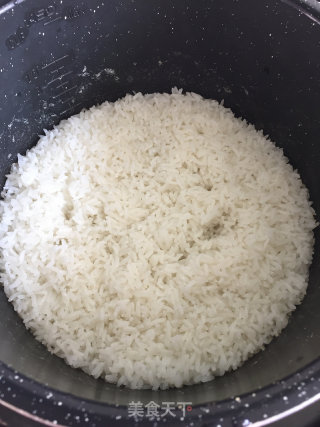 虾皮时蔬黄金饭团的做法步骤：1