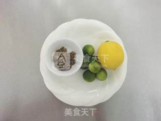 在家做一杯降温解暑鲜果茶——伴柠伴桔鲜果茶的做法步骤：1
