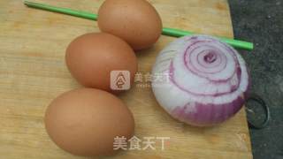 洋葱炒鸡蛋的做法步骤：1