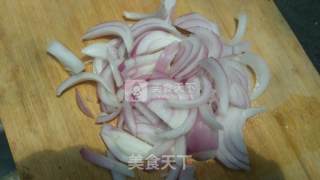 洋葱炒鸡蛋的做法步骤：2