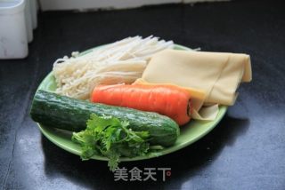凉拌金针菇的做法步骤：1