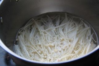 凉拌金针菇的做法步骤：2
