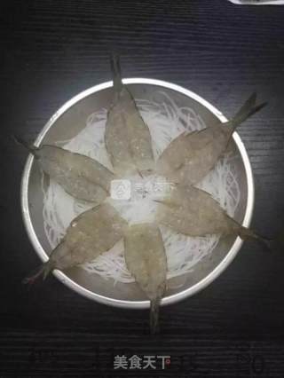 蒜蓉开背虾蒸粉丝的做法步骤：2