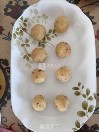 脆酥球的做法步骤：3